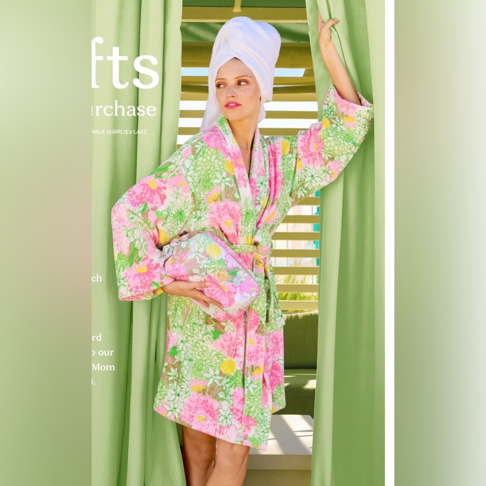 New Set of Lilly Pulitzer Gwp Floral Terry Robe Pink Green and Cosmetics Pouch